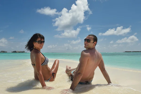 Couple have fun on beach — Stock Photo, Image