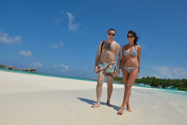 Paar op het strand — Stockfoto