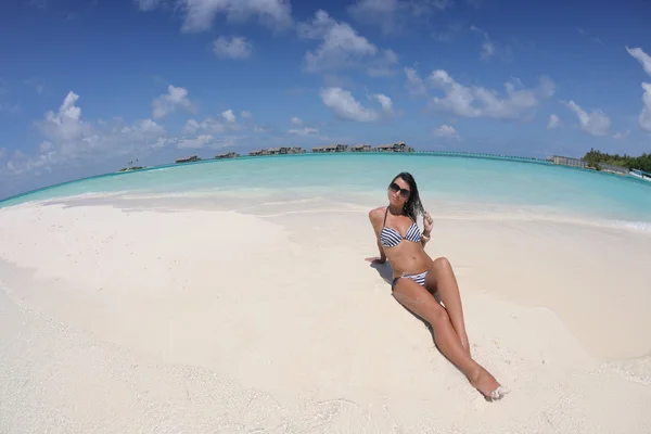 Mujer en la playa — Foto de Stock