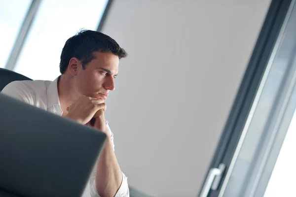 Joven hombre de negocios —  Fotos de Stock