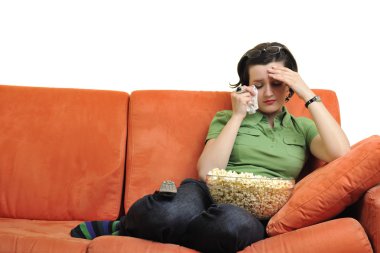 tv izlerken patlamış mısır kadınla