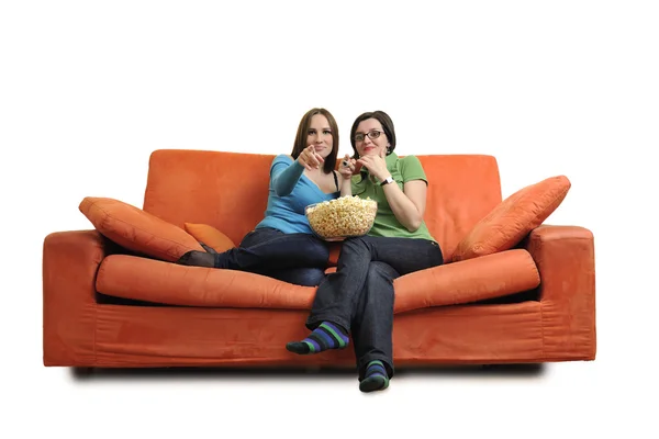 Friends eating popcorn and watching tv — Stock Photo, Image