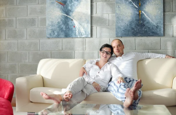 Paar entspannt sich zu Hause — Stockfoto