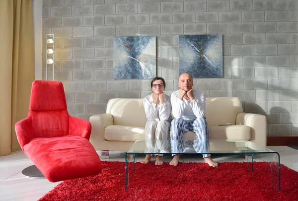 Paar entspannt sich zu Hause — Stockfoto