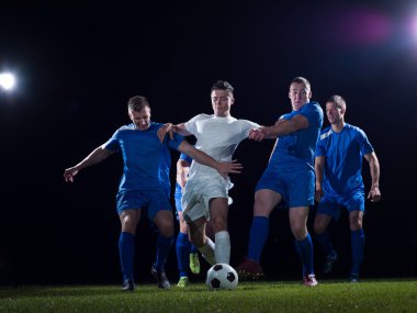 Futbol oyuncular duel