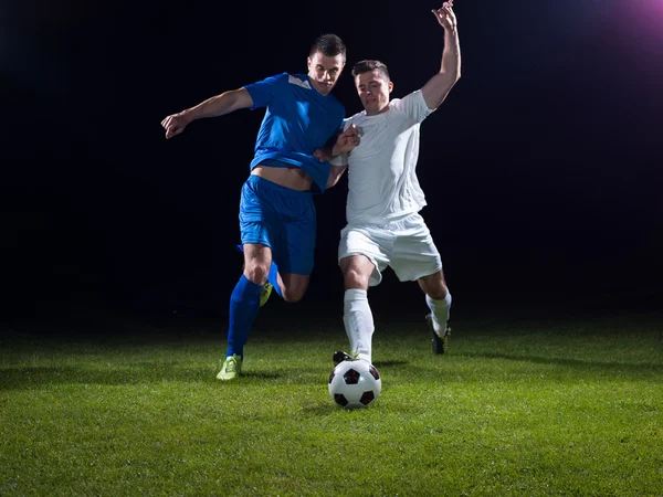 Jogadores de futebol duelo — Fotografia de Stock