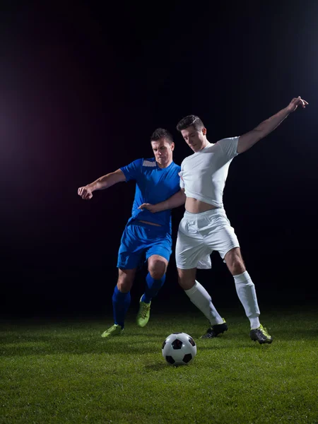 Jogadores de futebol duelo — Fotografia de Stock