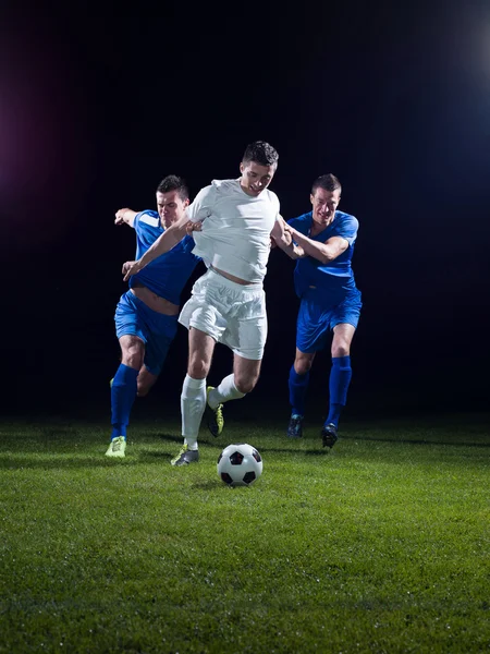 Jugadores de fútbol duelo — Foto de Stock