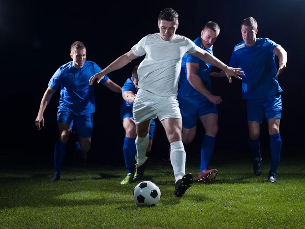 Jogadores de futebol duelo — Fotografia de Stock