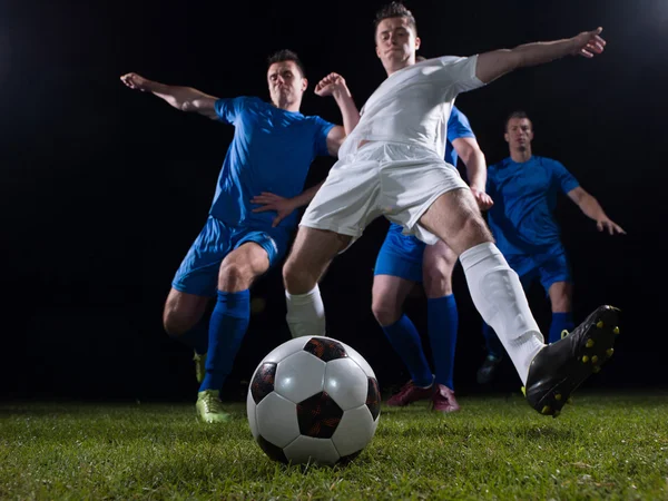 Giocatori di calcio duello — Foto Stock