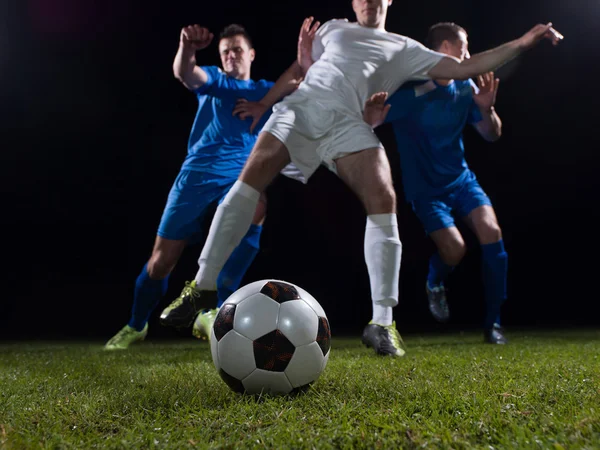 Giocatori di calcio duello — Foto Stock