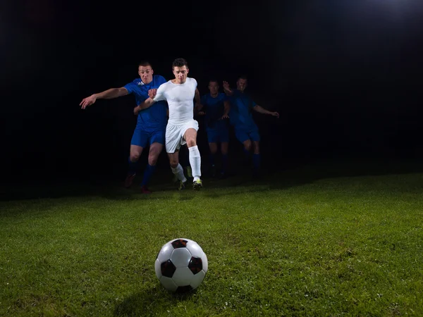 Jogadores de futebol duelo — Fotografia de Stock