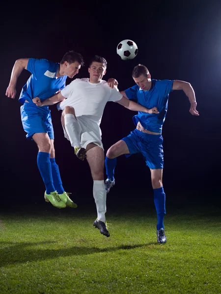 Jugadores de fútbol duelo — Foto de Stock