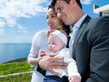 mutlu genç bir aile evde