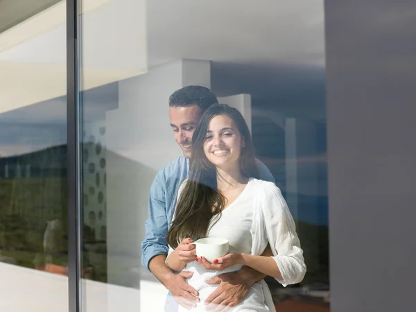 Pareja joven relajada — Foto de Stock