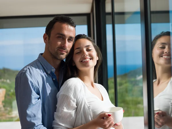 Pareja joven relajada — Foto de Stock