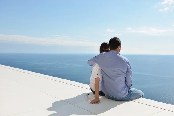 Couple at terrace — Stock Photo, Image