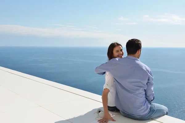 Couple sur terrasse — Photo