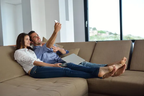 Couple on sofa — Stock Photo, Image