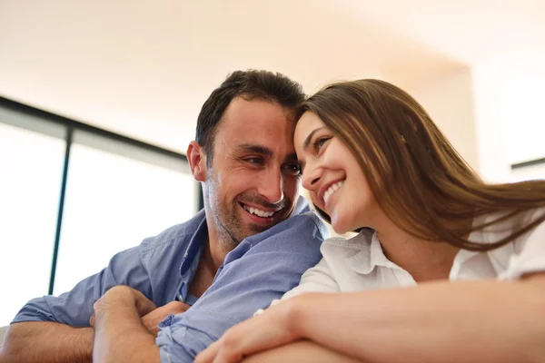 Casal em casa — Fotografia de Stock