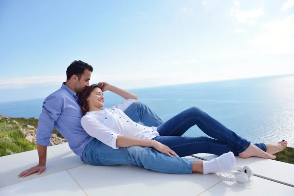 Casal no terraço — Fotografia de Stock