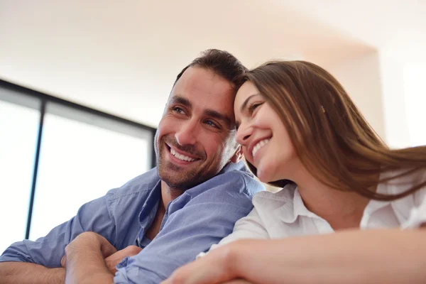 Pareja en casa —  Fotos de Stock