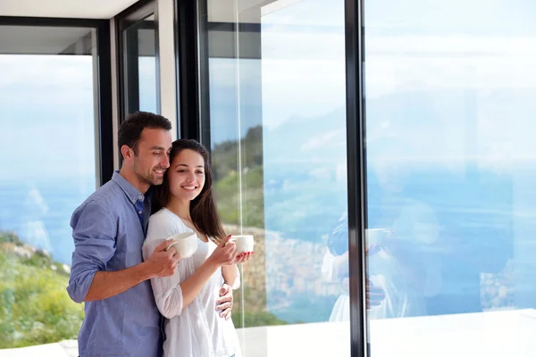 Relaxed young couple at home — Stock Photo, Image