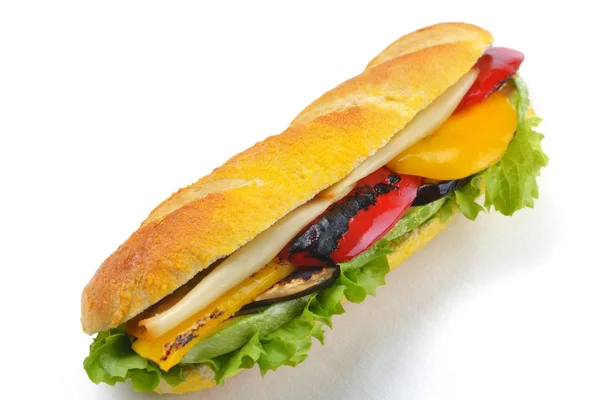 Panino con verdure grigliate e formaggio — Foto Stock