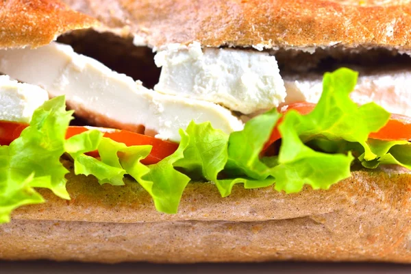 Sandwich close-up met groenten en kaas — Stockfoto