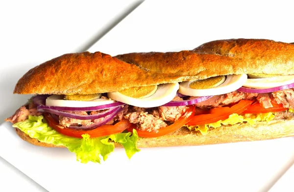 Sandwich mit Gemüse und Fisch — Stockfoto