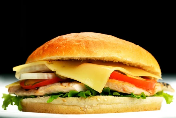 Kyckling hamburgare på nära håll — Stockfoto