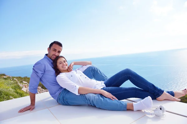 Casal no terraço — Fotografia de Stock