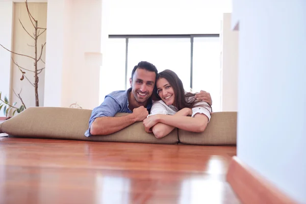 Casal em casa — Fotografia de Stock