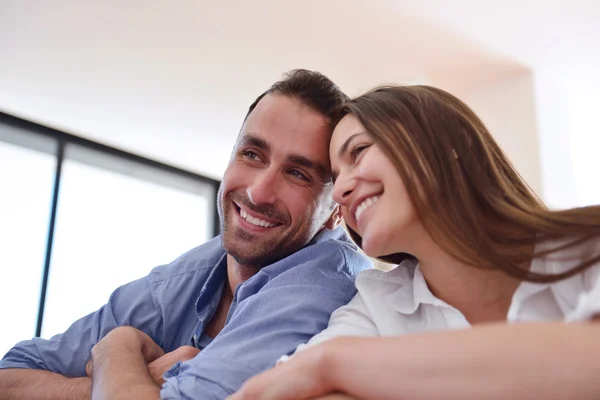 Pareja en casa — Foto de Stock