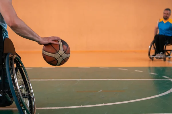 Крупный План Человека Ограниченными Возможностями Играющего Баскетбол Площадке Выборочный Фокус — стоковое фото