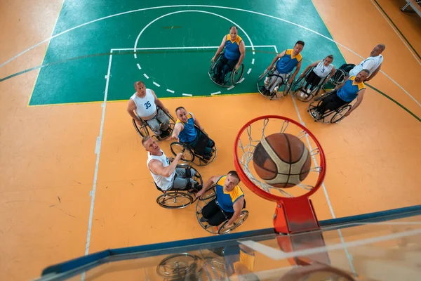 Handikappade Krig Eller Arbeta Veteraner Blandras Och Ålder Basket Lag — Stockfoto