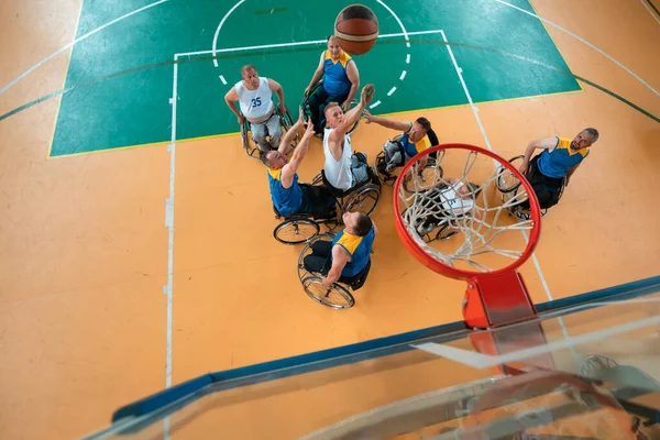 Ветерани Інвалідів Війни Або Праці Змішали Гоночні Вікові Баскетбольні Команди — стокове фото