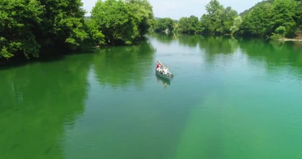 Couple Adventurous Explorer Friends Canoeing Wild River Surrounded Beautiful Nature — Stock Video