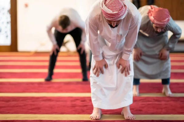 Mescid Haram Namaz Kılan Müslümanlardan Bir Gurup — Stok fotoğraf