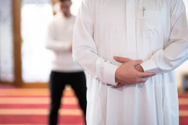 Skupina Muslimů Modlících Namaz Mešitě — Stock fotografie