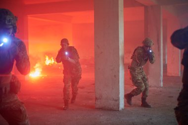 Hareketli şehir ortamında askeri birlikler