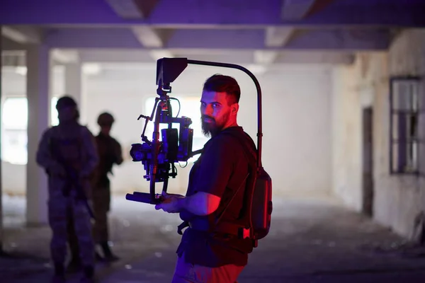 城市环境下士兵行动射击的摄制师 — 图库照片