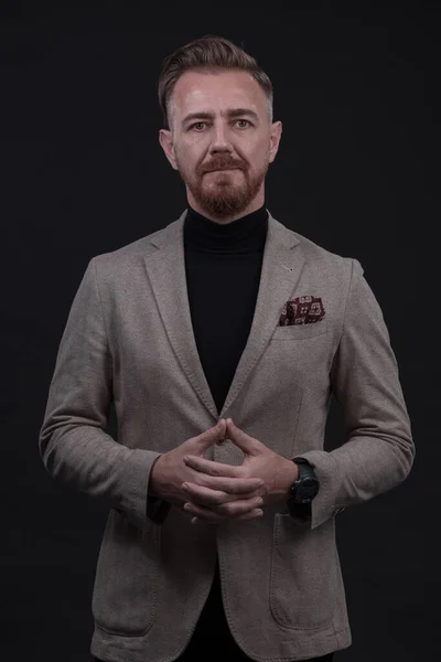 Porträt Eines Eleganten Geschäftsmannes Mit Bart Und Lässiger Businesskleidung Einem — Stockfoto