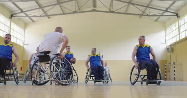 Persons with disabilities playing basketball in the modern hall. Slow motion — Stockvideo