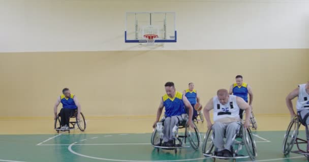 Persons with disabilities play basketball in the modern hall — Stock Video