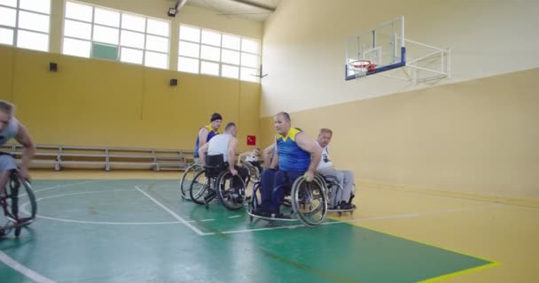 Persons with disabilities playing basketball in the modern hall — 图库视频影像