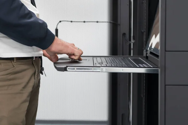 Close Data Center Engineer Hands Using Keyboard Supercomputer Server Room — Stock Photo, Image