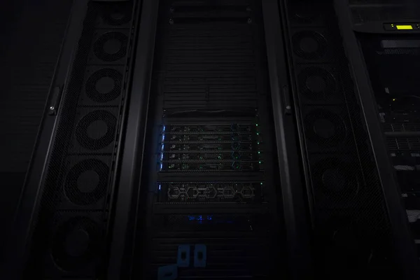 Data Center Πολλαπλές Σειρές Πλήρως Λειτουργικών Server Racks Σύγχρονες Τηλεπικοινωνίες — Φωτογραφία Αρχείου