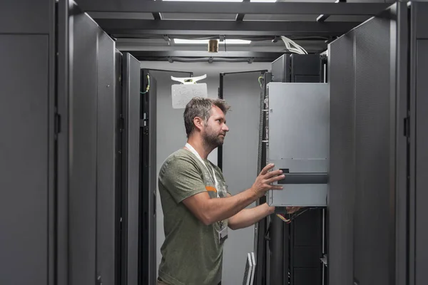 Engineer Working Server Room Data Center Technician Puts Rack New — Stock Photo, Image