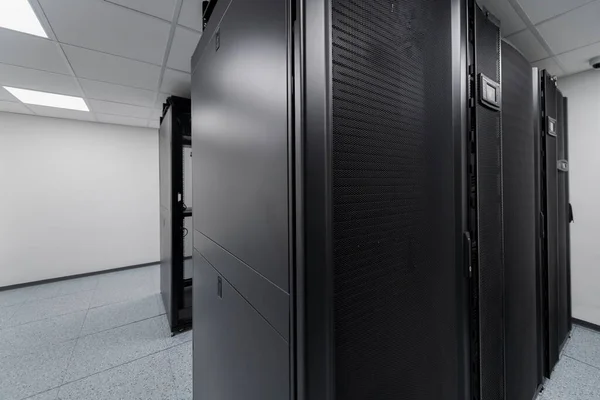 Datacenter Met Meerdere Rijen Van Volledig Operationele Server Racks Moderne — Stockfoto